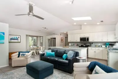 Image de Magical Cottage: Hot Tub, Views, Nature All Around