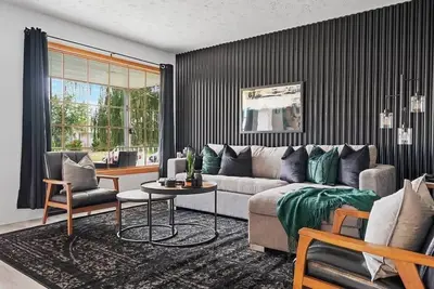 Image de Colour & Coal | Sleeps 14 | Historic Decor & River