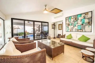 Image de Modern Villa Family Fun Jacuzzi, Pool & Garden