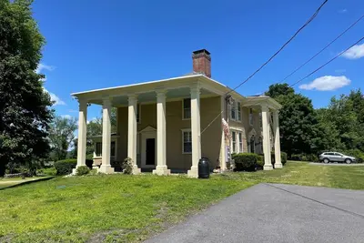 Image de Historic Colonial on Willard Brook.