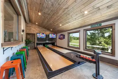 Image de Luxe Waterfront Mtn Views Bowling Pool Pickleball