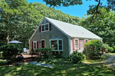 Image de Peaceful House on Menemsha Hill - 2 min from beach!