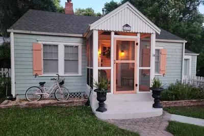 Image de ADorable Downtown Mount Dora Cottage with Fenced Yard for your pet