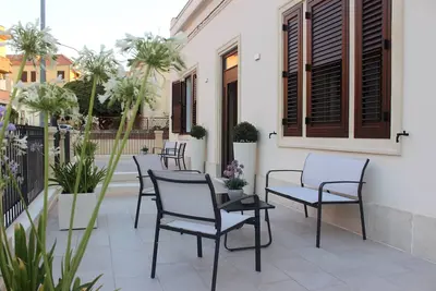 Image de Only 350mt from the historic center! Recently renovated Art Nouveau house