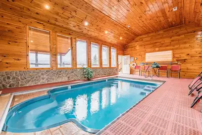 Image de New listing! Indoor Pool, panoramic views, & game room - 15 min to Pigeon Forge
