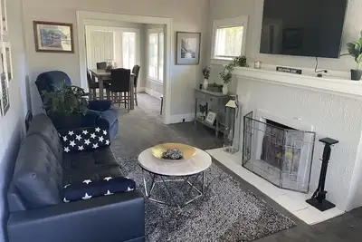 Image de Beautiful spacious home away from home — 5 minutes from Downtown!