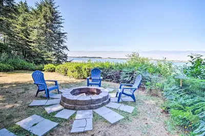 Image de Enchanting Coos Bay Sanctuary w/ Lush Views!