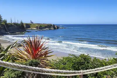 Image de Oceanside Getaway w/ Beach Access & Home Gym!