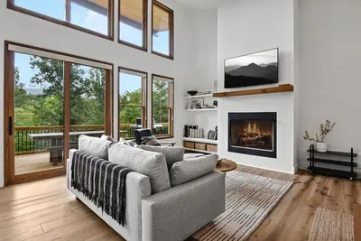 Image de Wild Oaks at Watersong ~ 4br w/Container Pool! ~ Must See!