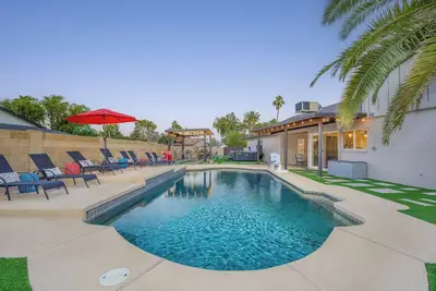 Image de Entertainment Galore! Heated Pool, Hot Tub, Game Room, Putting Green, and More!