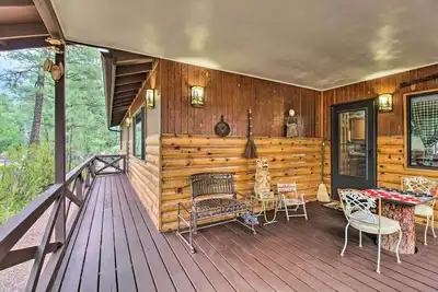 Image de 10 Mi to Show Low: Pinetop-Lakeside Family Cabin!