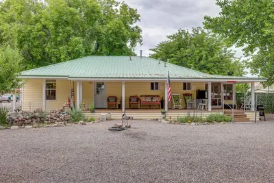 Image de Outdoorsy Caliente Retreat w\/ Screened Porch