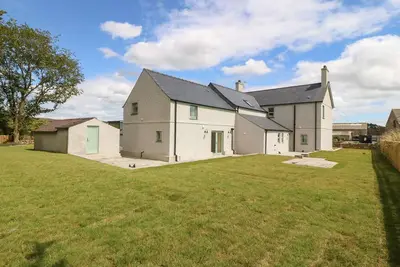 Image de Trewen, pet friendly, with open fire in Sarn Meyllteyrn