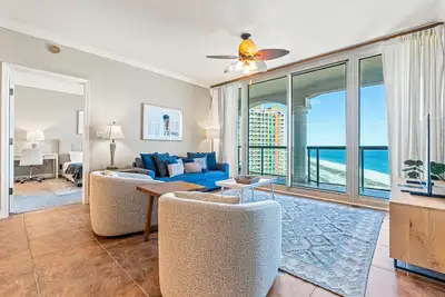 Image de 14th-floor condo with ocean view, balcony, pool, hot tub & gym - steps to beach