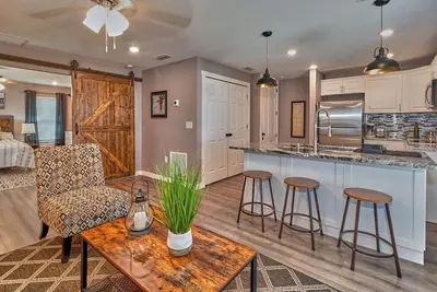 Image de South Tampa Private Gem Attached to $Million Home