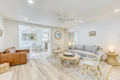 Image de Two-story condo in gated community with patio, pool, hot tub - walk to Bass Lake