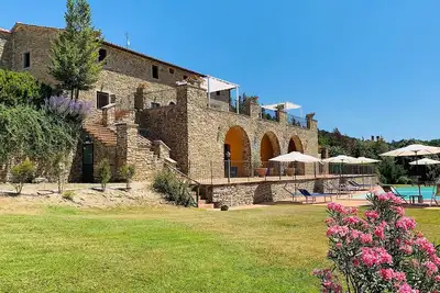 Villa with wonderful view of Lake Trasimeno and large panoramic swimming pool