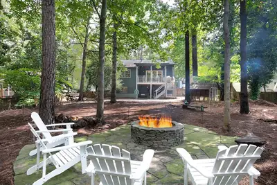 Image de Modern 3-Bed Raleigh Home, Minutes to Ncsu & Downtown, Large Backyard + Firepit