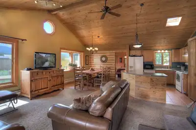 Image de Close to Wolf Creek Ski Area/Private Hot Tub/ATVs Welcome/Firepit