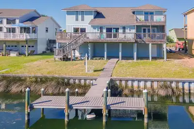 Image de Boater's Paradise! 4Bdr, 3. 5Bath on Lafitte Cove Canal!