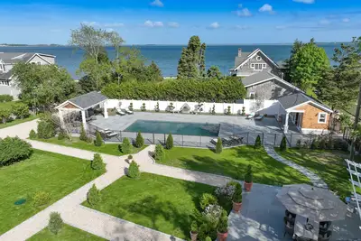 Image de French Country House with Pool- Beach nearby
