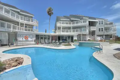 Image de Inviting coastal condo waiting just for you!
