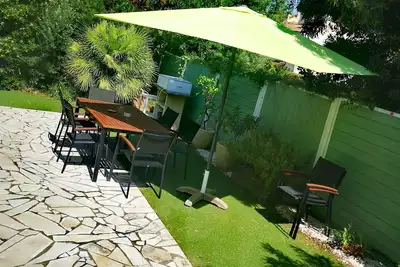 Image de Villa à 130 m de la plage avec table de billard et piscine dans la résidence