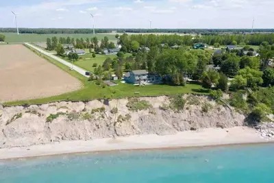 Image de Private Beach Waterfront w\/ Hot Tub by Grand Bend
