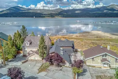 Image de Spacious home with private dock, game room, lake views from the deck, and more!
