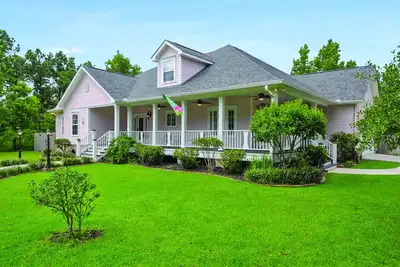 Image de Pink Lady 3 Br 2 Bath 2000sq ft home w\/ golf cart