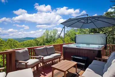 Image de 4Bdr Secluded! Hot Tub, Pool Table, & Spectacular Views.