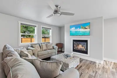 Image de Midtown Duplex—Midterm Stays, Off-Street Parking, Perfect for a Relaxing Staycation!