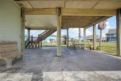Image de The Regal Beagle: 2  Br, 2  Ba House in Crystal Beach, Sleeps 8
