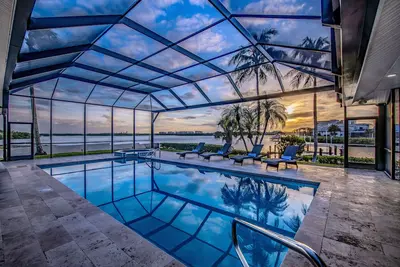 Image de Luxurious 4-Bed Pool Home with Dock & Gulf Views, Sleeps 8