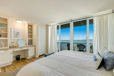 Image de Sunset Harbor on the Gulf is a 2 bedroom Vacation Rental Townhouse in Cedar Key.