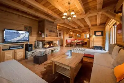 Image de Chalet, vue pistes de ski, remise en forme, sauna, balcon, cheminée ou poêle à bois, parking