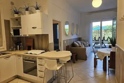 Image de Marco Polo area, apartment with garden in front of the pine forest.