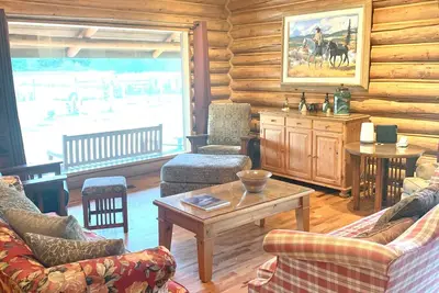 Image de Log Home on 9 acres