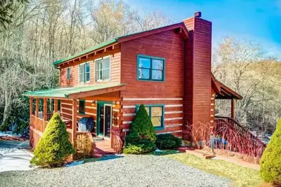 Image de Blackberry Cabin - Pet friendly- Minutes from Banner Elk