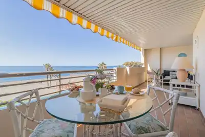 Image de Amazing Fromview Apartment in Estepona, fully renovated in 2023.