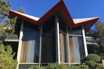 Image de Our 1971 mid-century Star Dome Planet, unique architecture, centrally located
