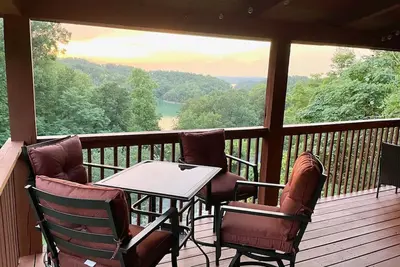 Image de New! Amazing Lake Views Log Cabin+Hot Tub+Arcade!