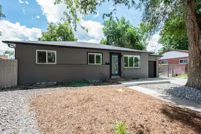 Image de Mid-Mod Marvel • Central • Game Rm\/Wet Bar • Patio