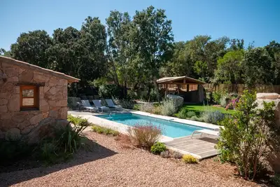 Image de Magnifique Bergerie, piscine chauffée, cuisine d'été, terrain de pétanque