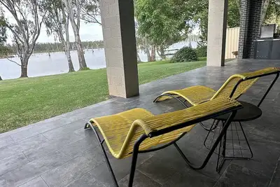 Image de Absolute Waterfront Bundalong\nModern stylish home right on the water
