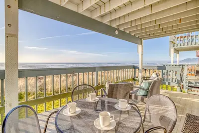 Image de Panoramic Rockaway Beach Views From This Beautifully Appointed Oceanfront Condo!