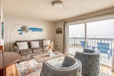 Image de Oceanfront Condo Gives You Access to the Sea and Rockaway Beach