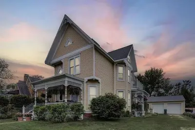 Image de Charming Victorian, Private Hot Tub