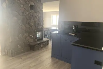 Image de Amazing renovated acreage with heated pool + hottub (september 1