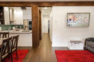 Image de Magnifique maison HoMa à côté de la promenade de l'Ontario!